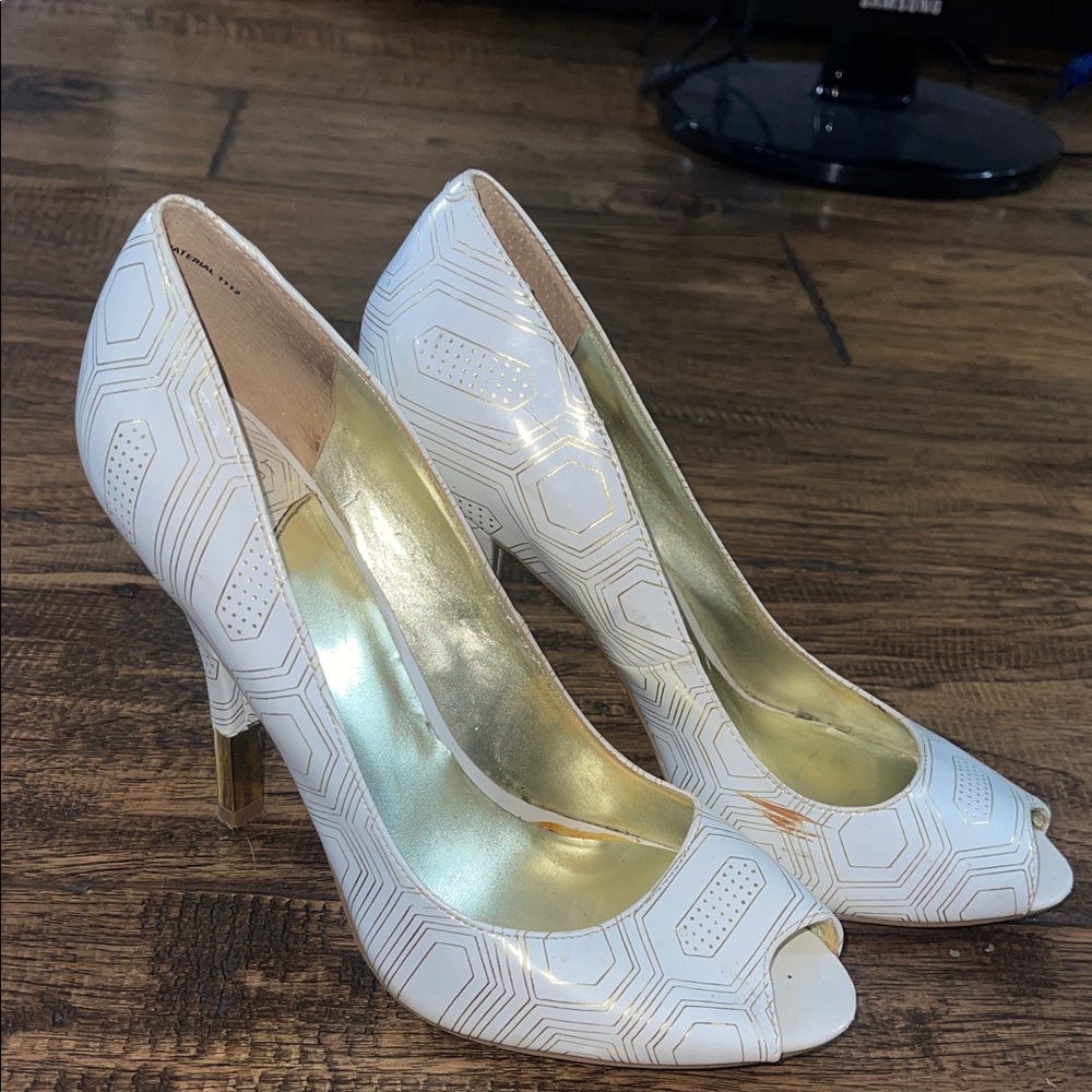 Nine West White Geometric Peep-Toe Heels